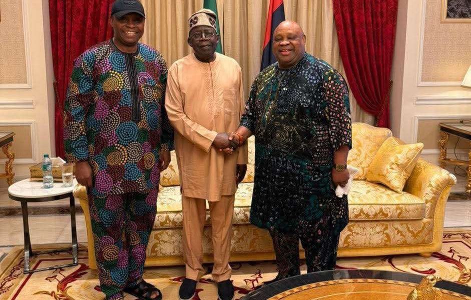 Governor Ademola Adeleke shakes hands with party leaders during a political meeting in Osun State.